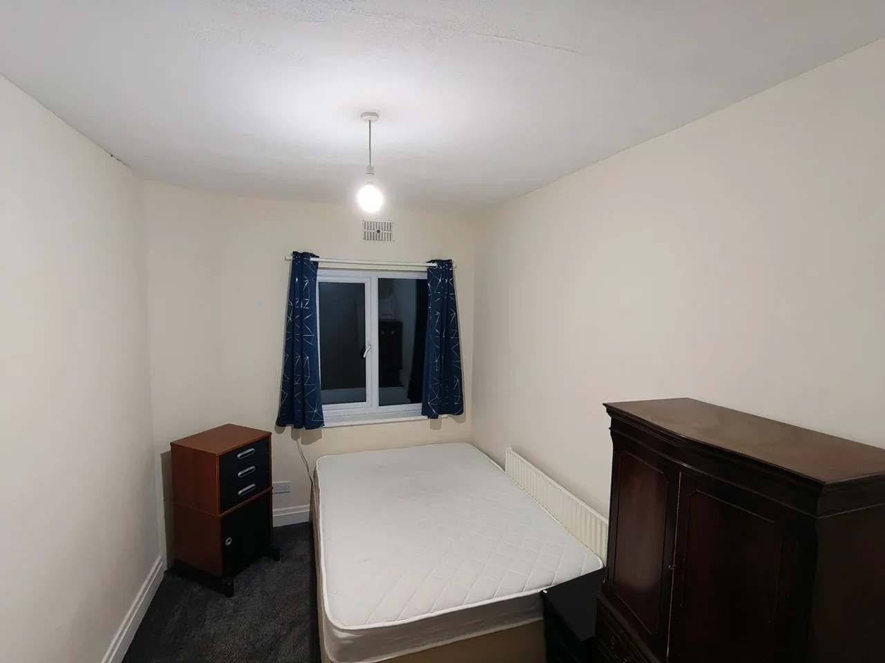 Room Kingston Road in Epsom and Ewell