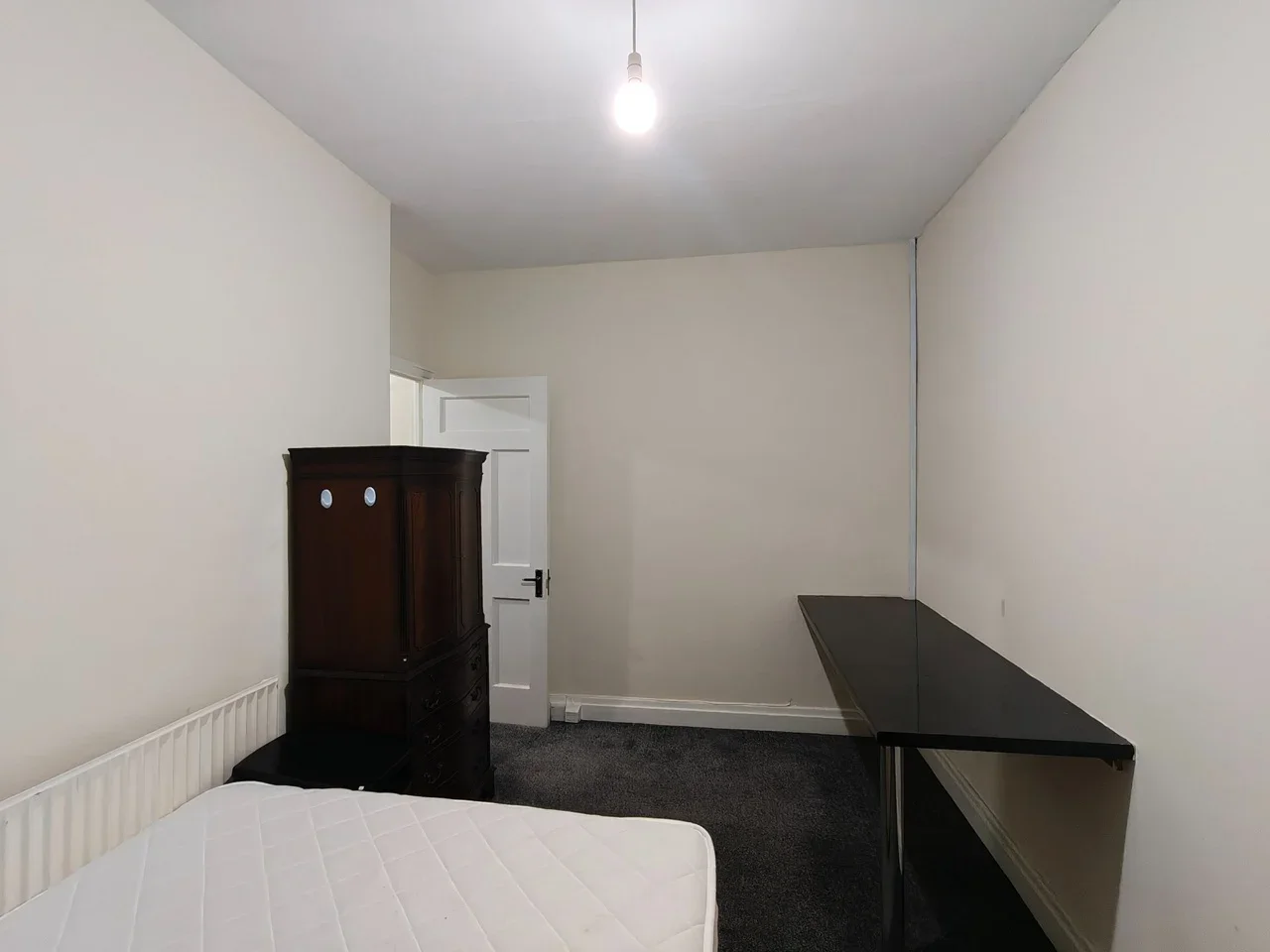 Room Kingston Road in Epsom and Ewell