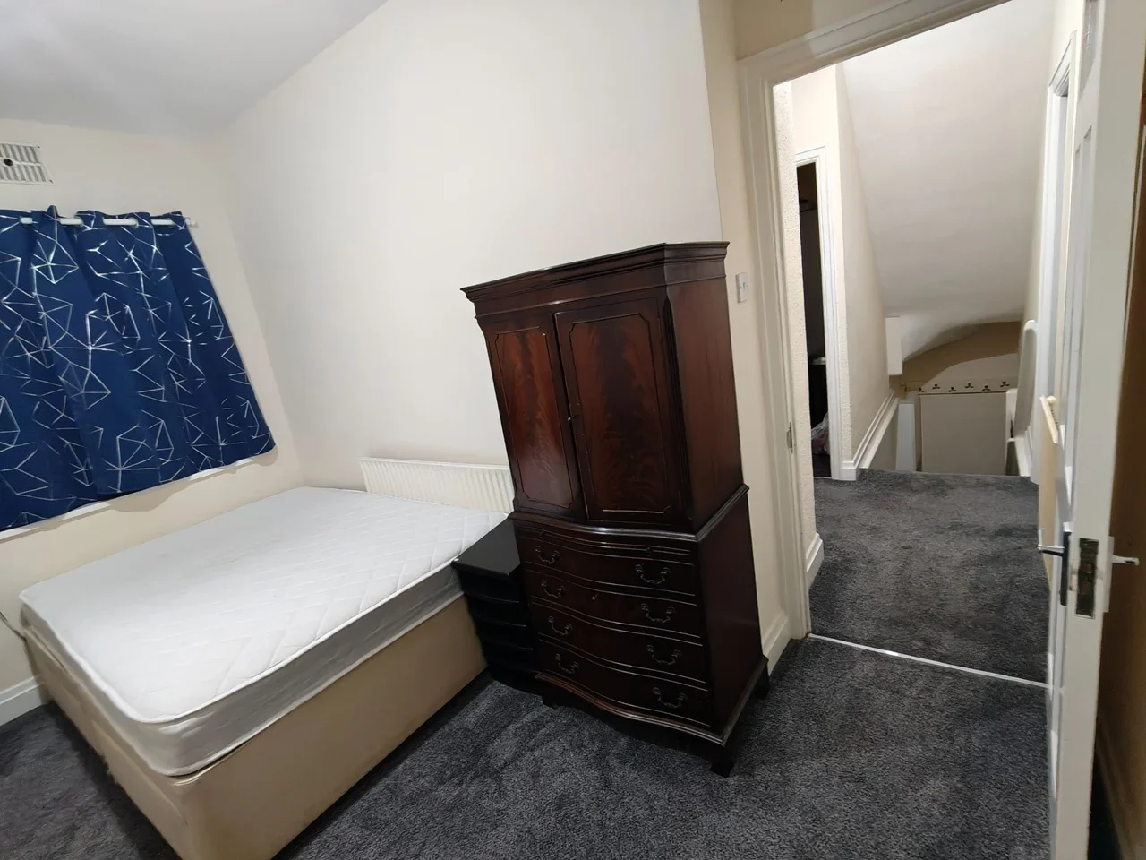 Room Kingston Road in Epsom and Ewell