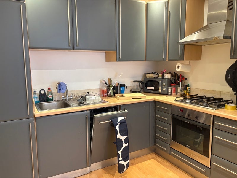 Room Windsor Avenue in Greater London