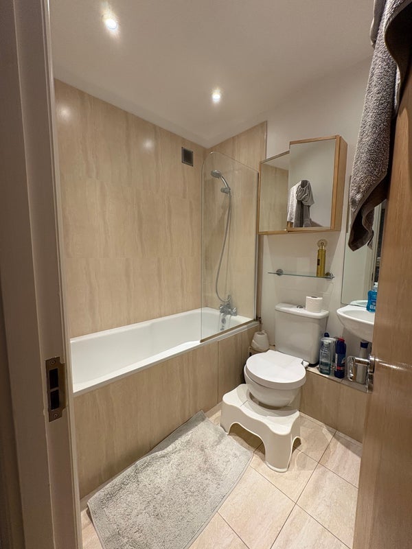 Room Windsor Avenue in Greater London