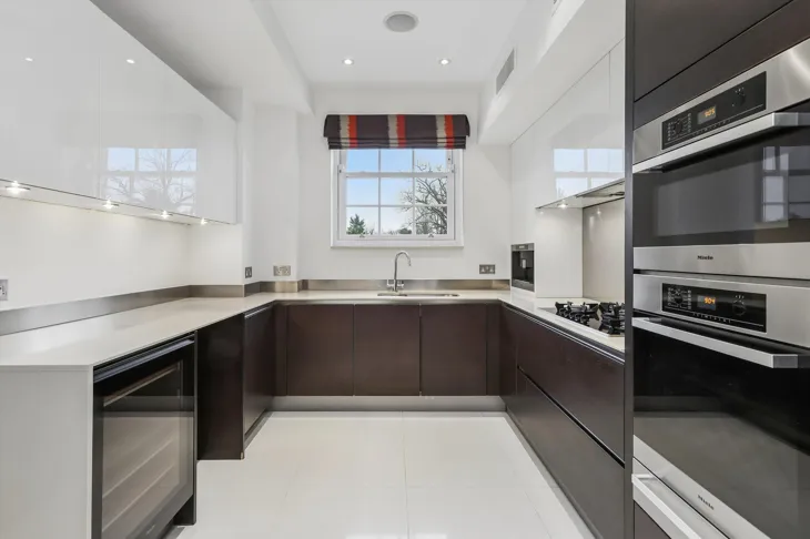 Flat Broomfields in Elmbridge