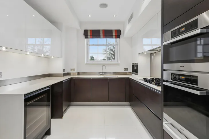 Flat Broomfields in Elmbridge