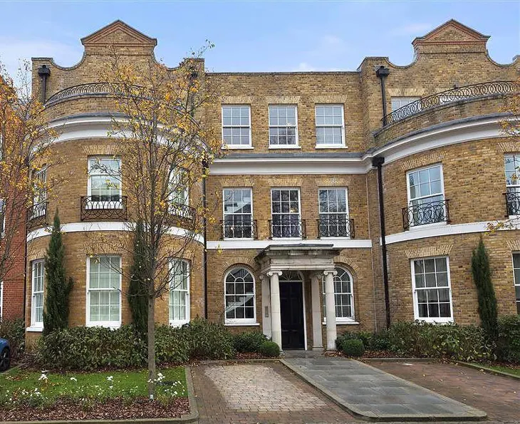 Flat Broomfields in Elmbridge