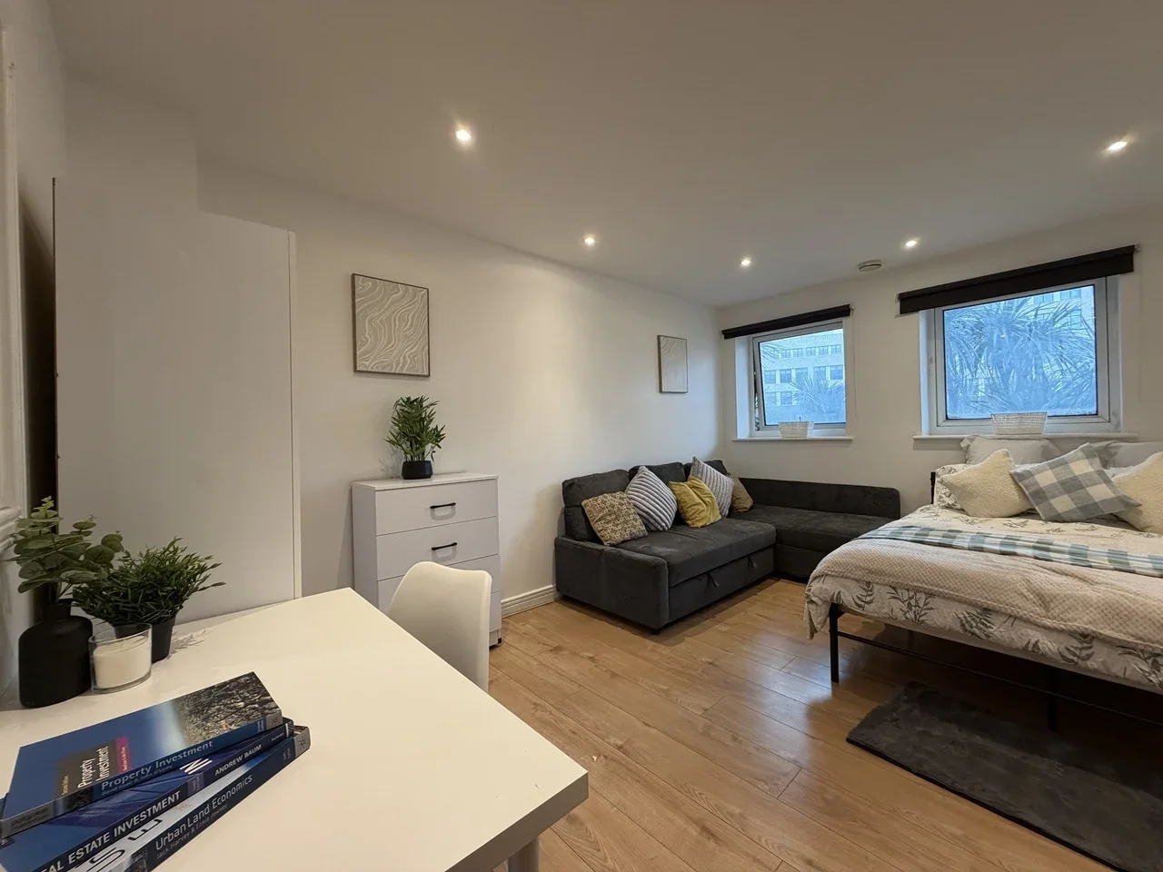 Room High Street in Greater London