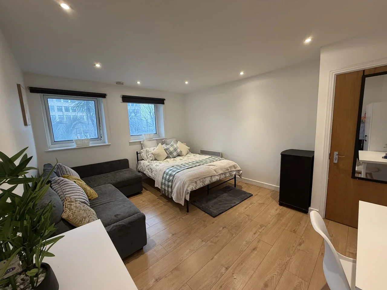 Room High Street in Greater London