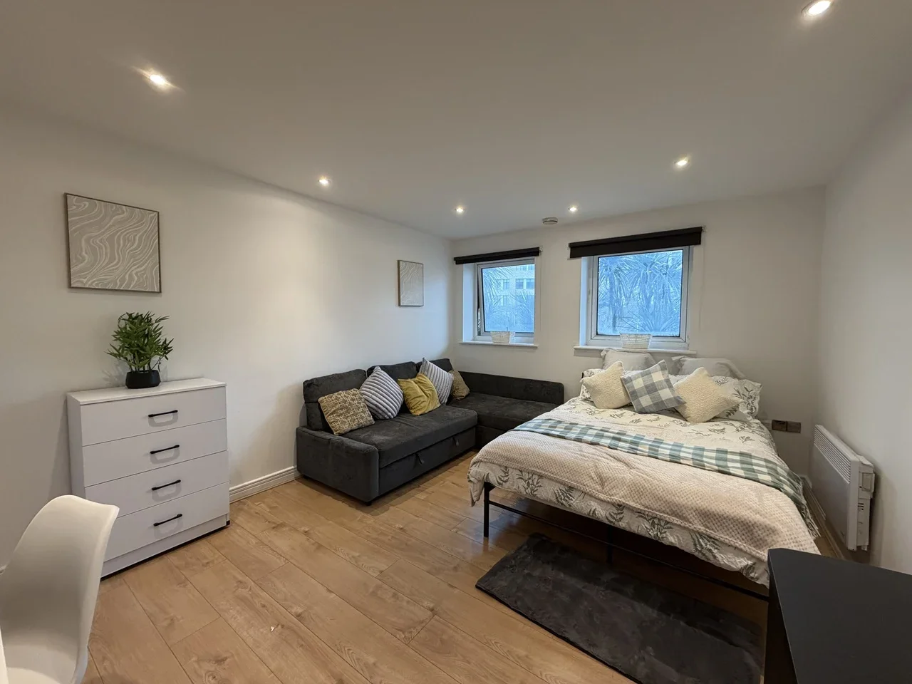 Room High Street in Greater London