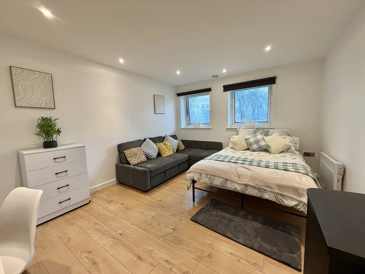 Room High Street in Greater London