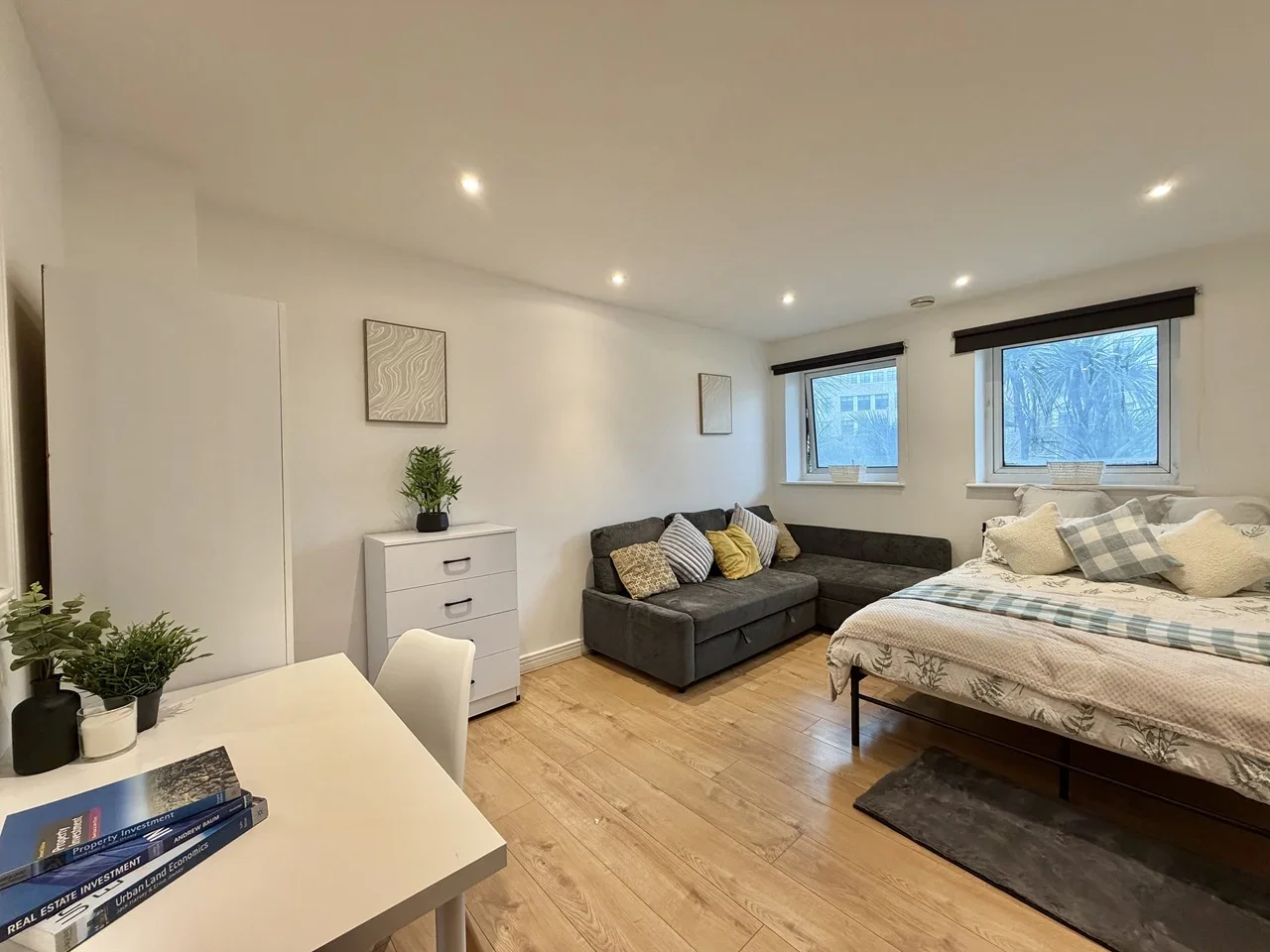 Room High Street in Greater London