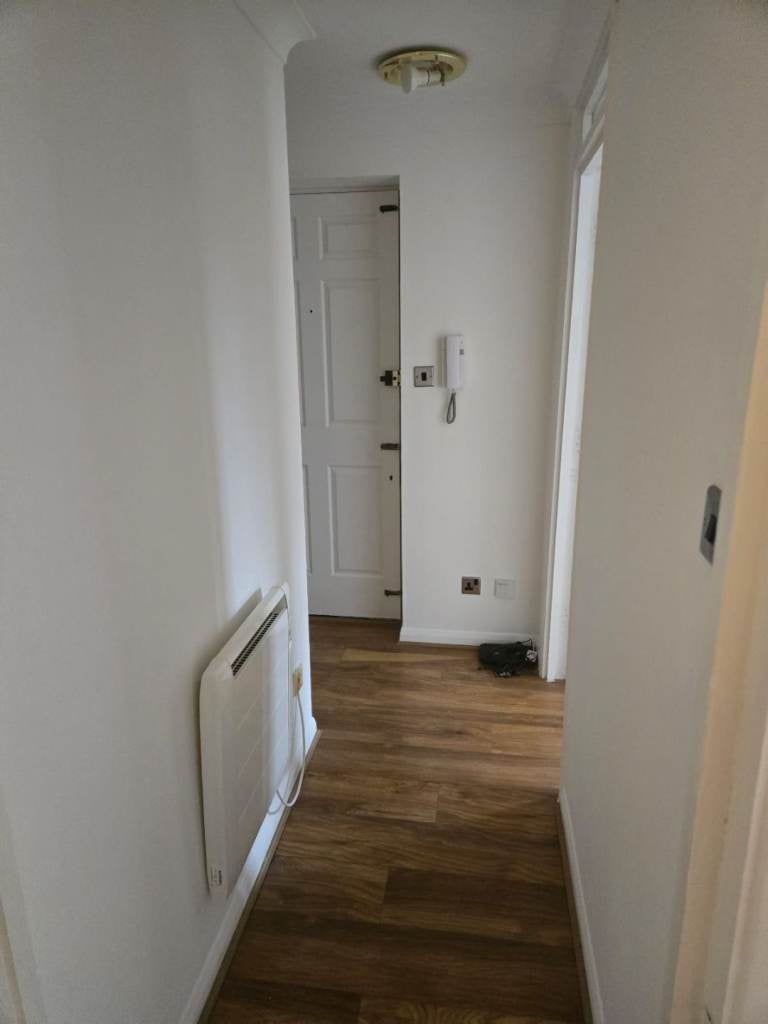 Flat Eagle Drive in Greater London