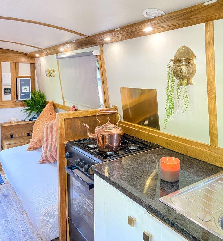 Flat Lark Row in Greater London