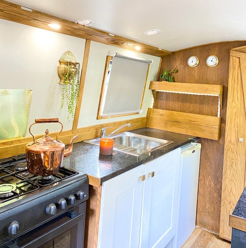 Flat Lark Row in Greater London