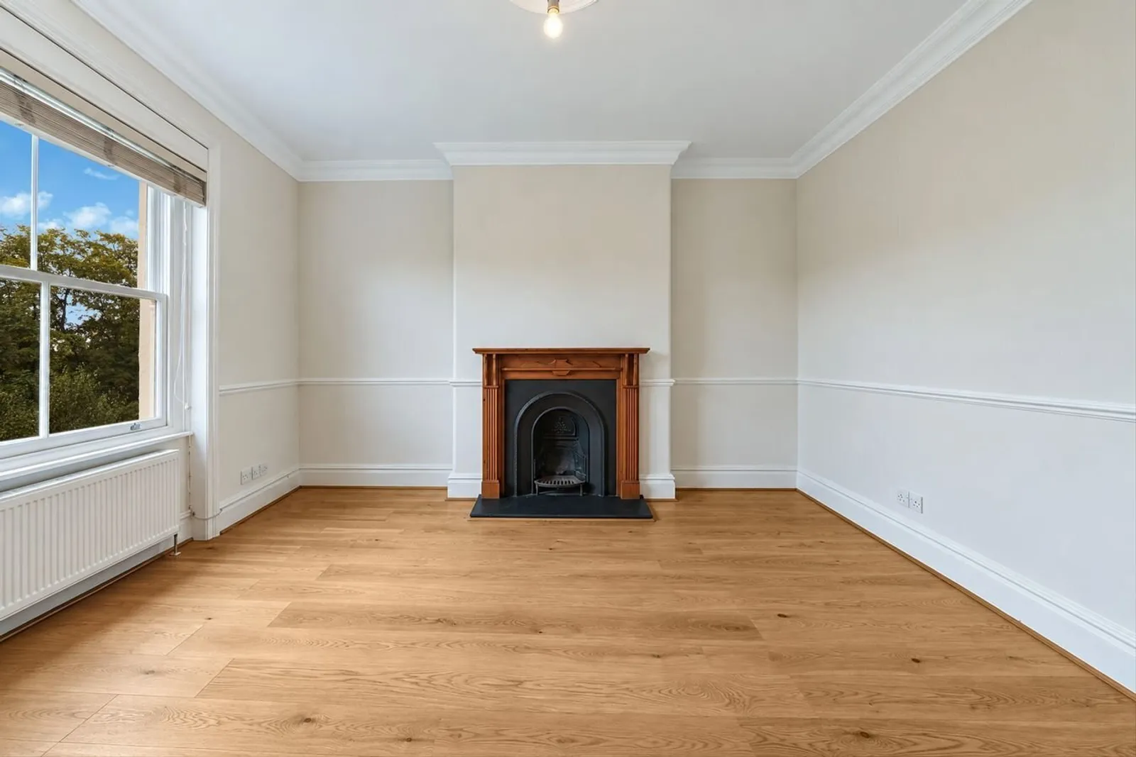 Flat Brondesbury Villas in Greater London