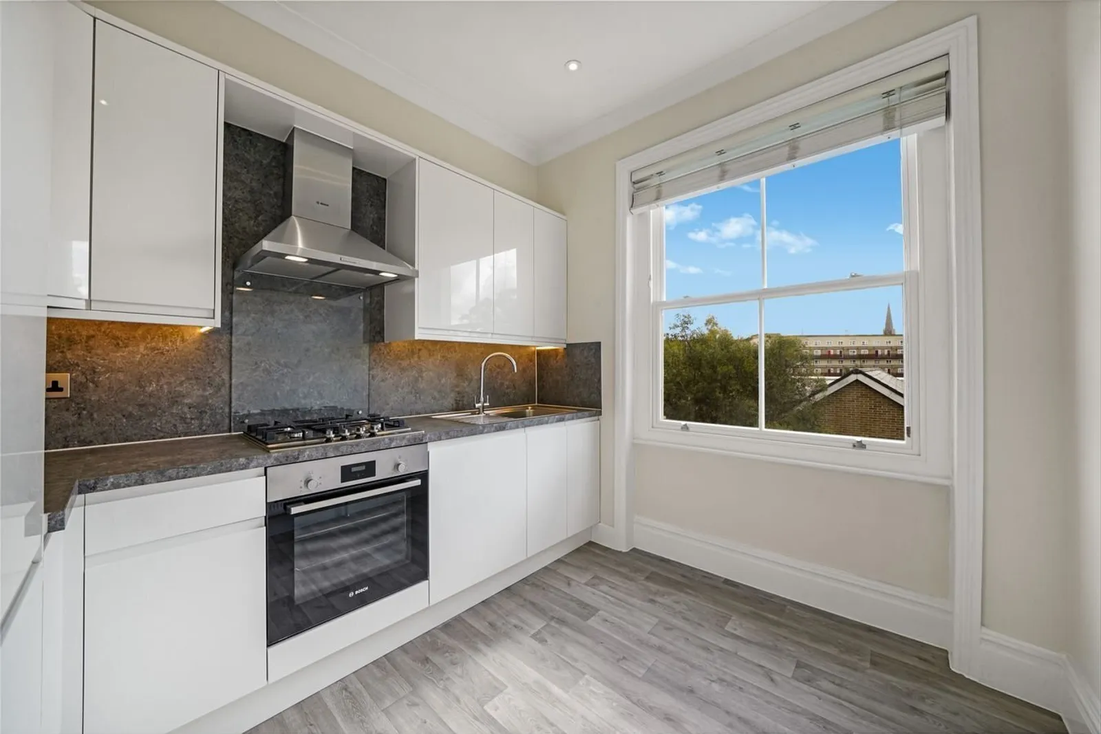 Flat Brondesbury Villas in Greater London