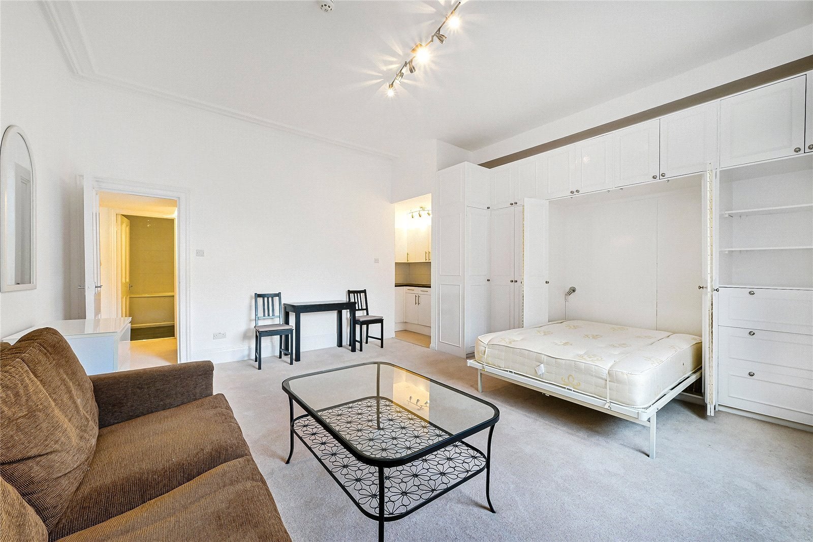Flat Wetherby Gardens in Greater London