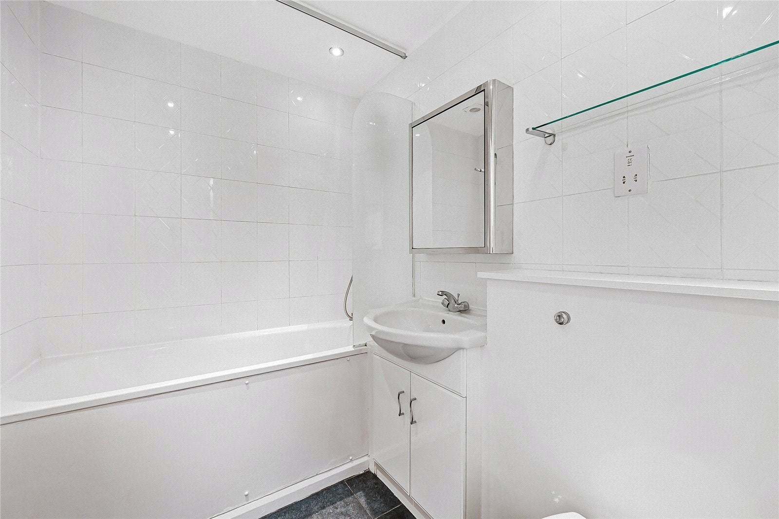 Flat Wetherby Gardens in Greater London
