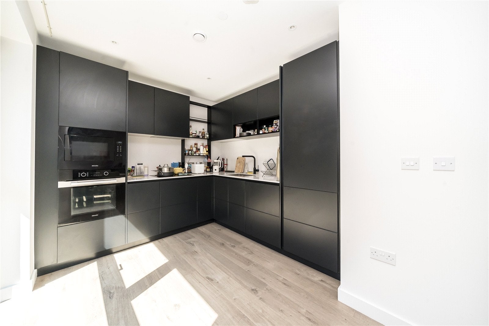 Flat Seven Sisters Road in Greater London