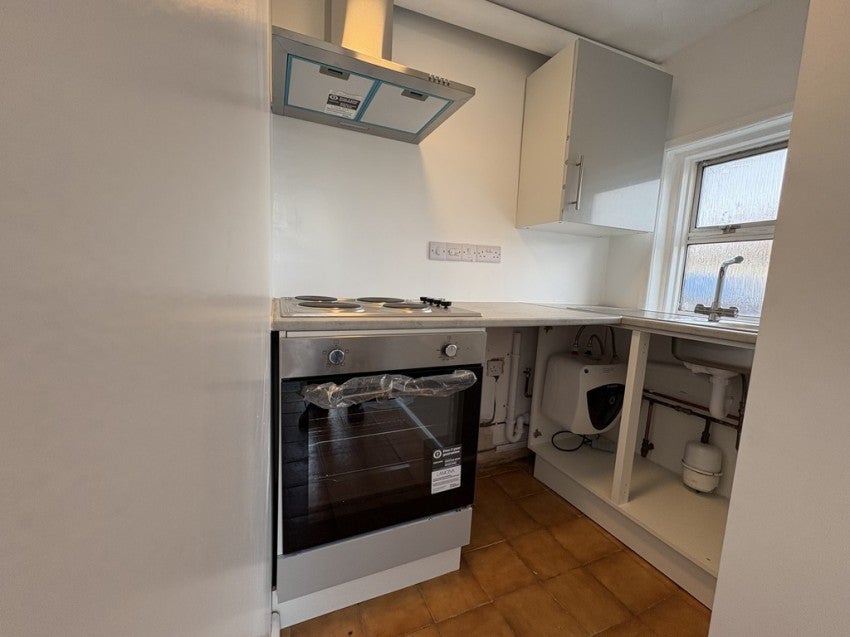 Flat Cranbury Avenue in Southampton