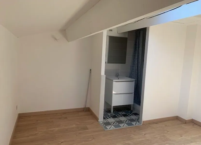 Chambre Rue Descartes à Nîmes