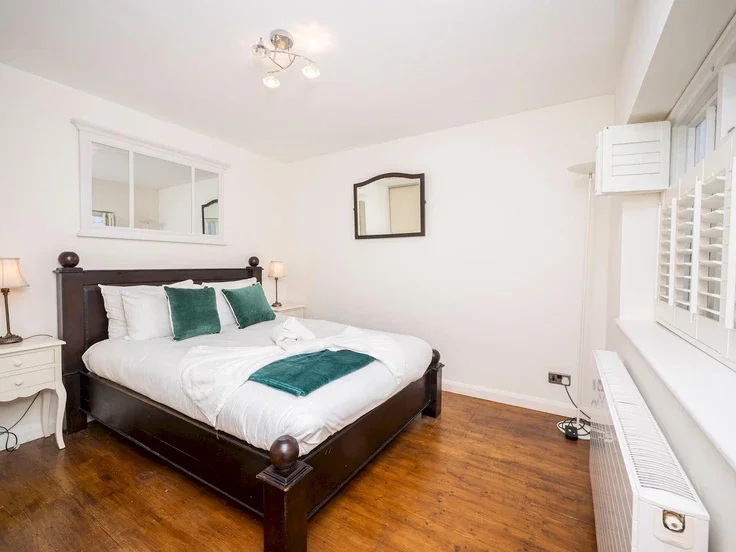 Flat Conway Street in Greater London