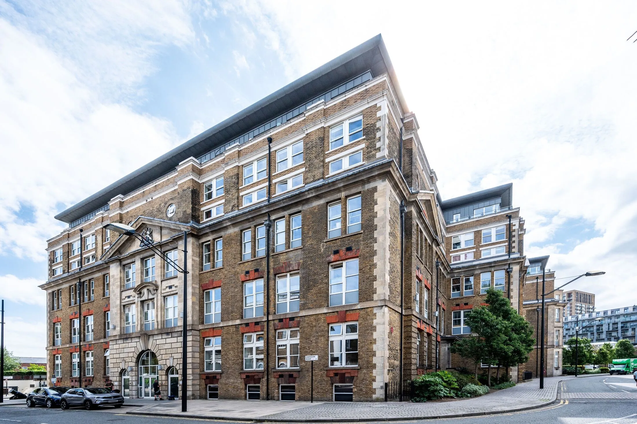 Flat Cartridge Place in Greater London