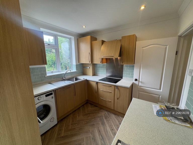 Flat Charterhouse Road in Greater London