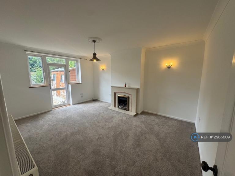 Flat Charterhouse Road in Greater London
