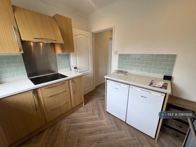 Flat Charterhouse Road in Greater London