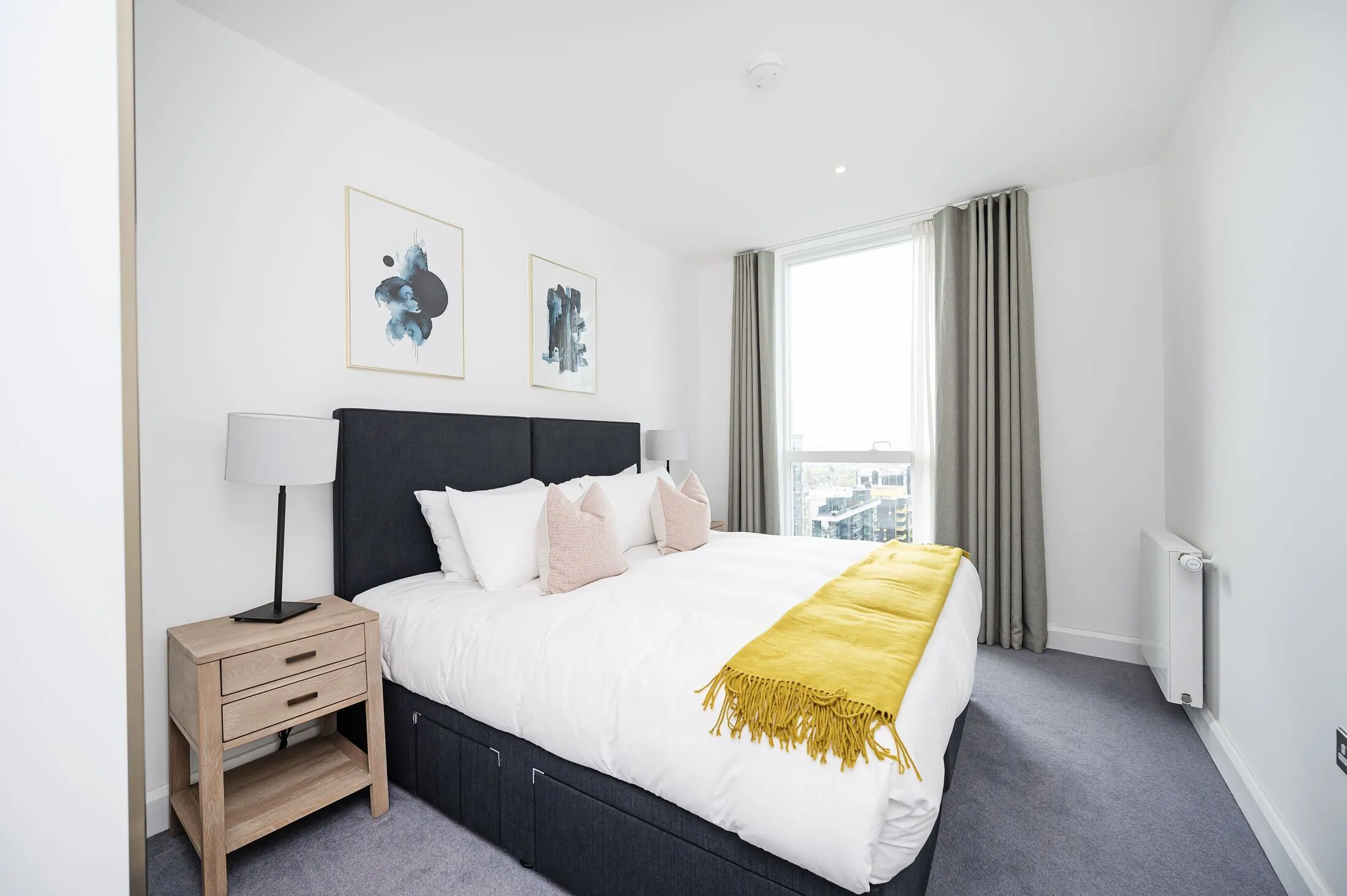 Flat Harbour Way in Greater London