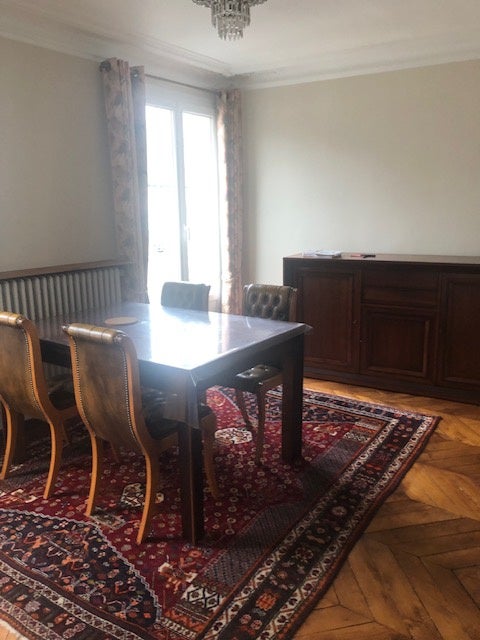 Flat Rue de Rocroy in Paris