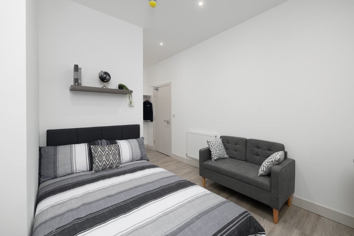 Room North Hill in Plymouth