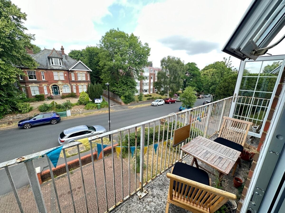 Flat Westwood Road in Southampton