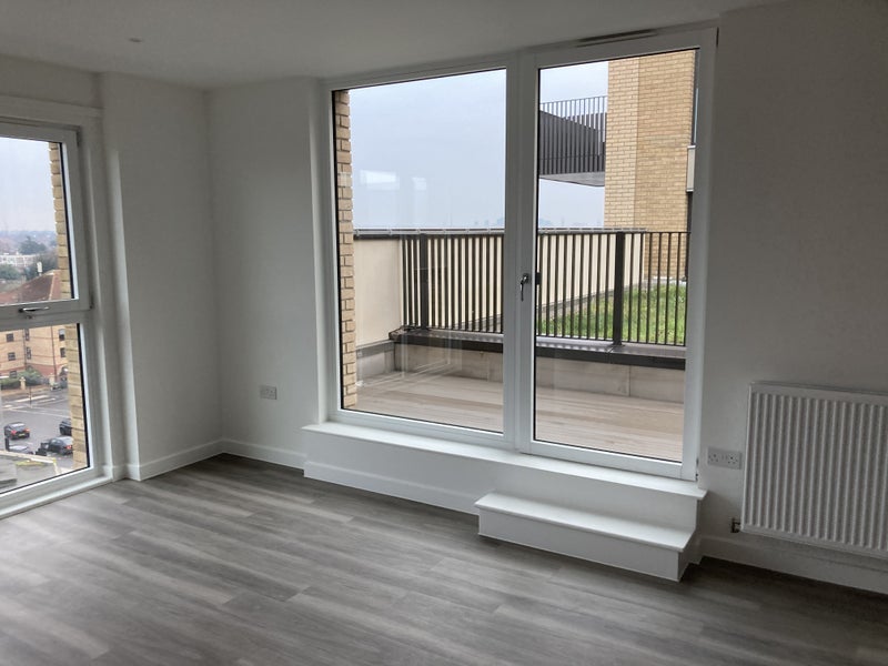 Flat Frank Searle Passage in Greater London