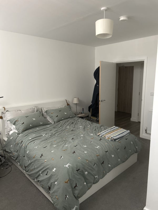 Flat Frank Searle Passage in Greater London