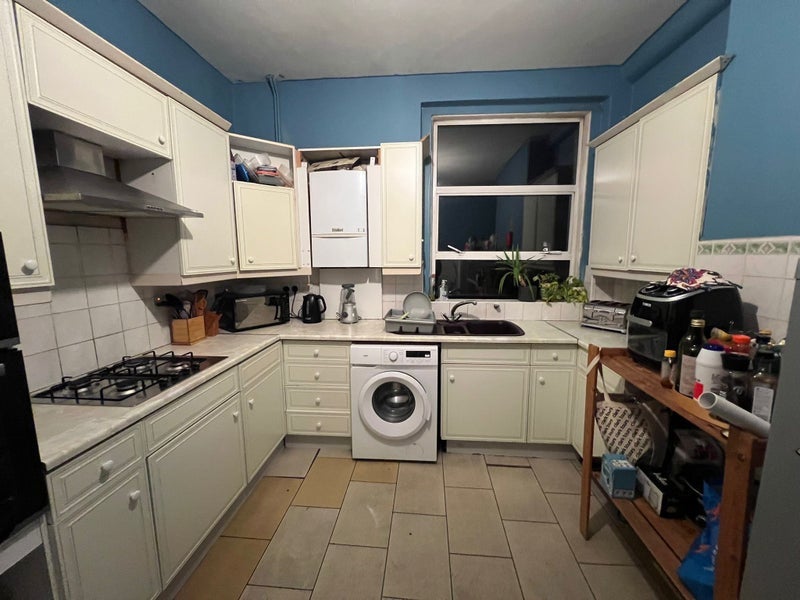 Room Balham High Road in Greater London
