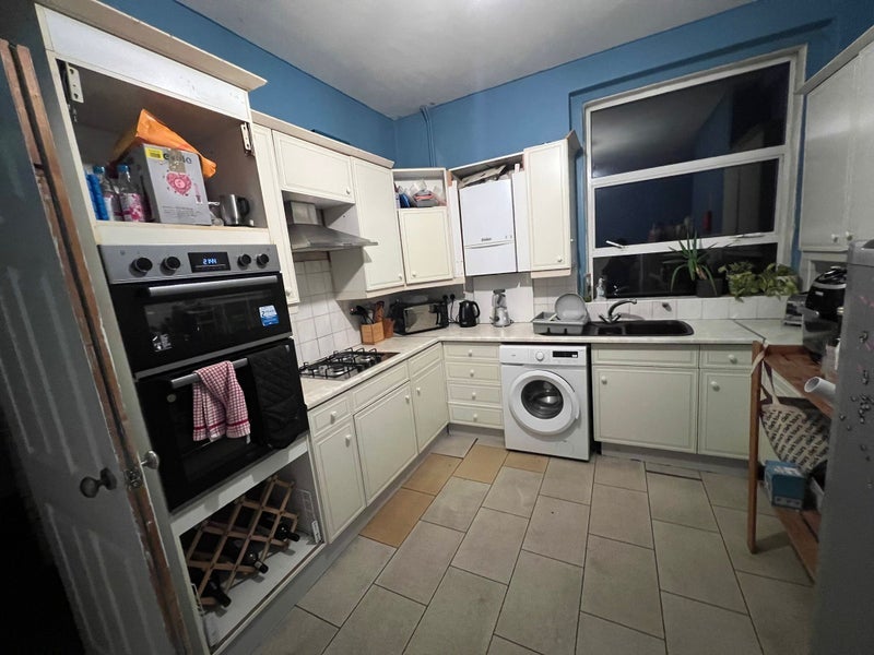 Room Balham High Road in Greater London