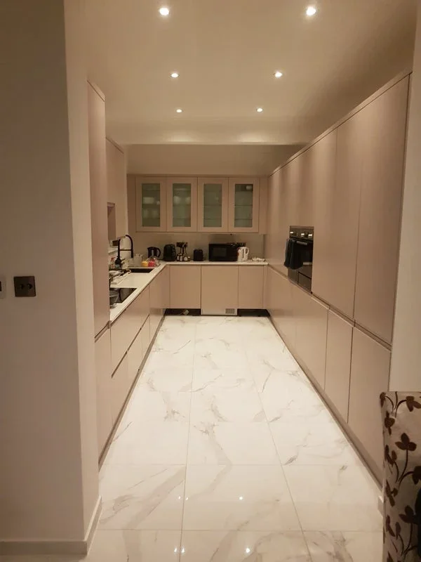 Room Lewis Road in Greater London