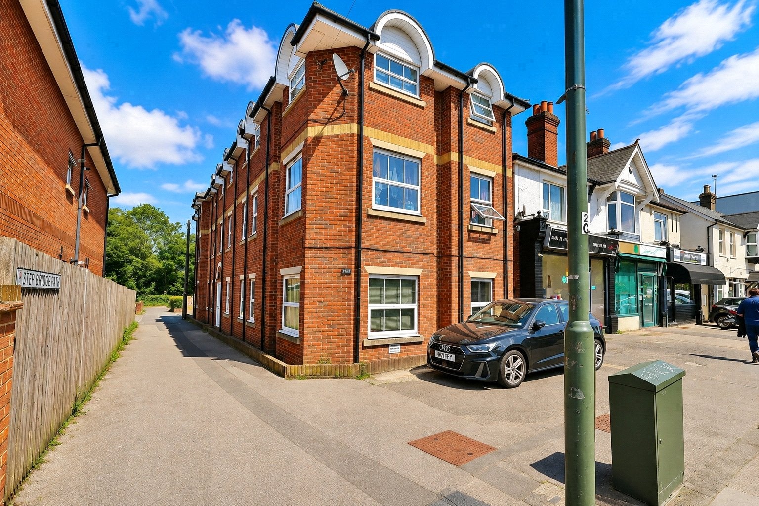 Flat Goldsworth Road in Woking