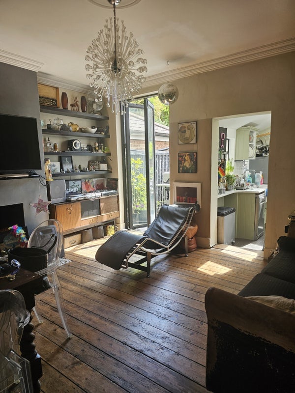 Room Elthorne Park Road in Greater London