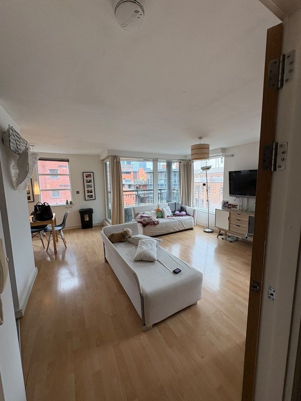 Flat Lower Ormond Street in Manchester