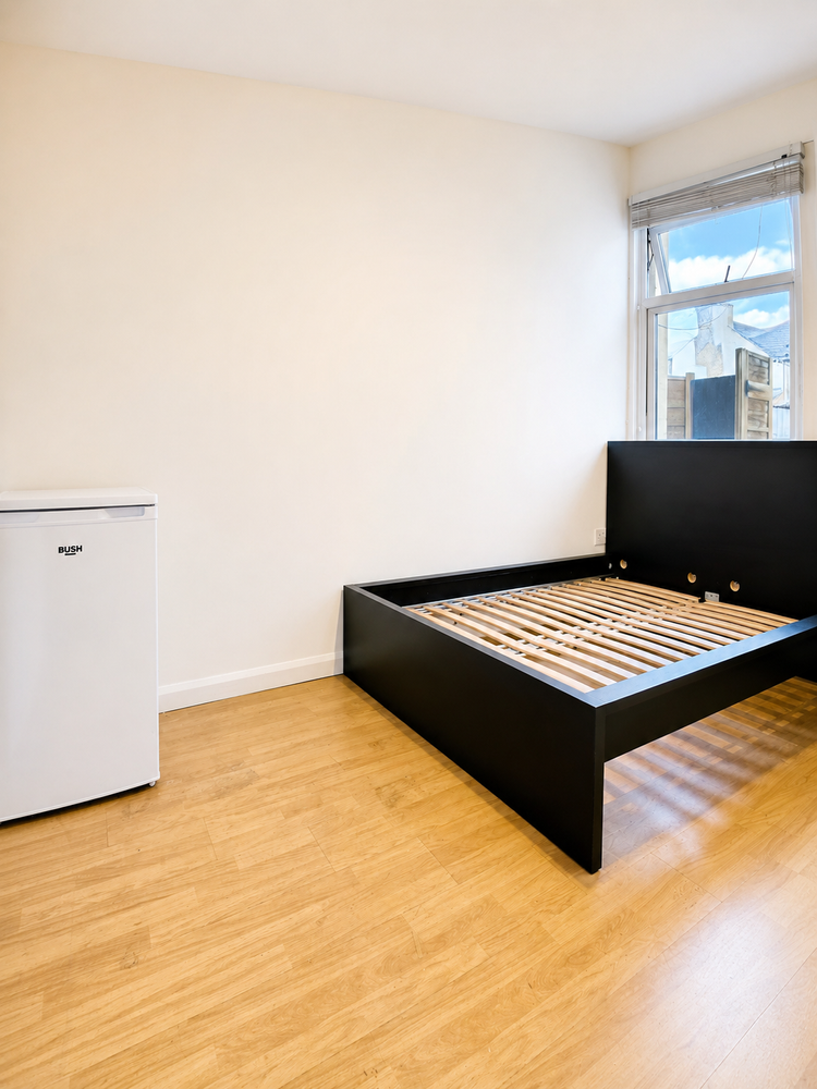 Room Station Road in Greater London