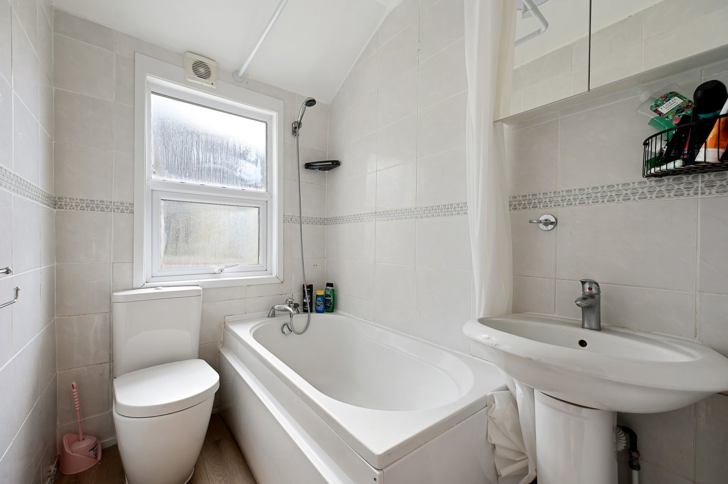 Room Station Road in Greater London