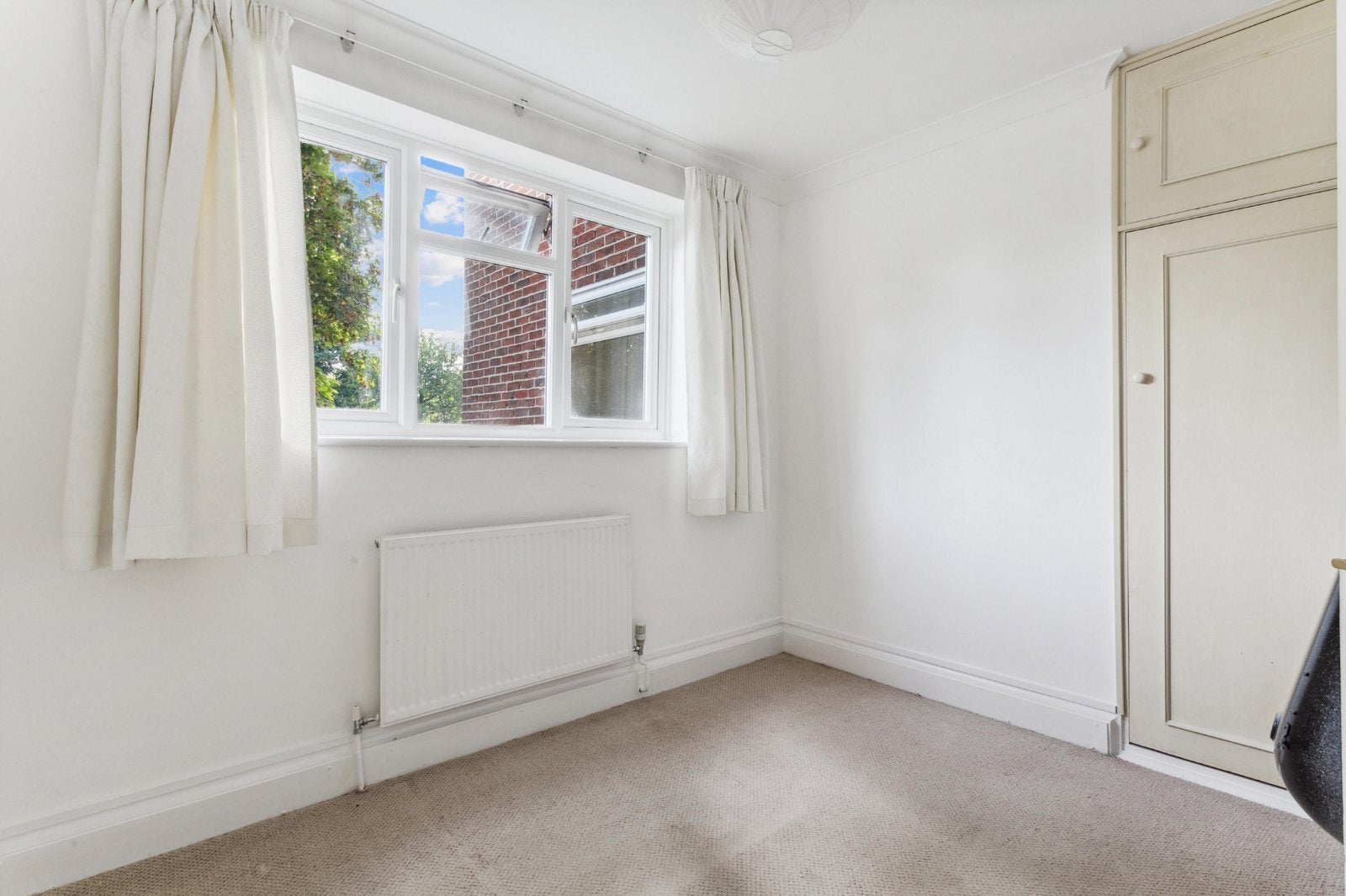 Flat Kew Road in Greater London