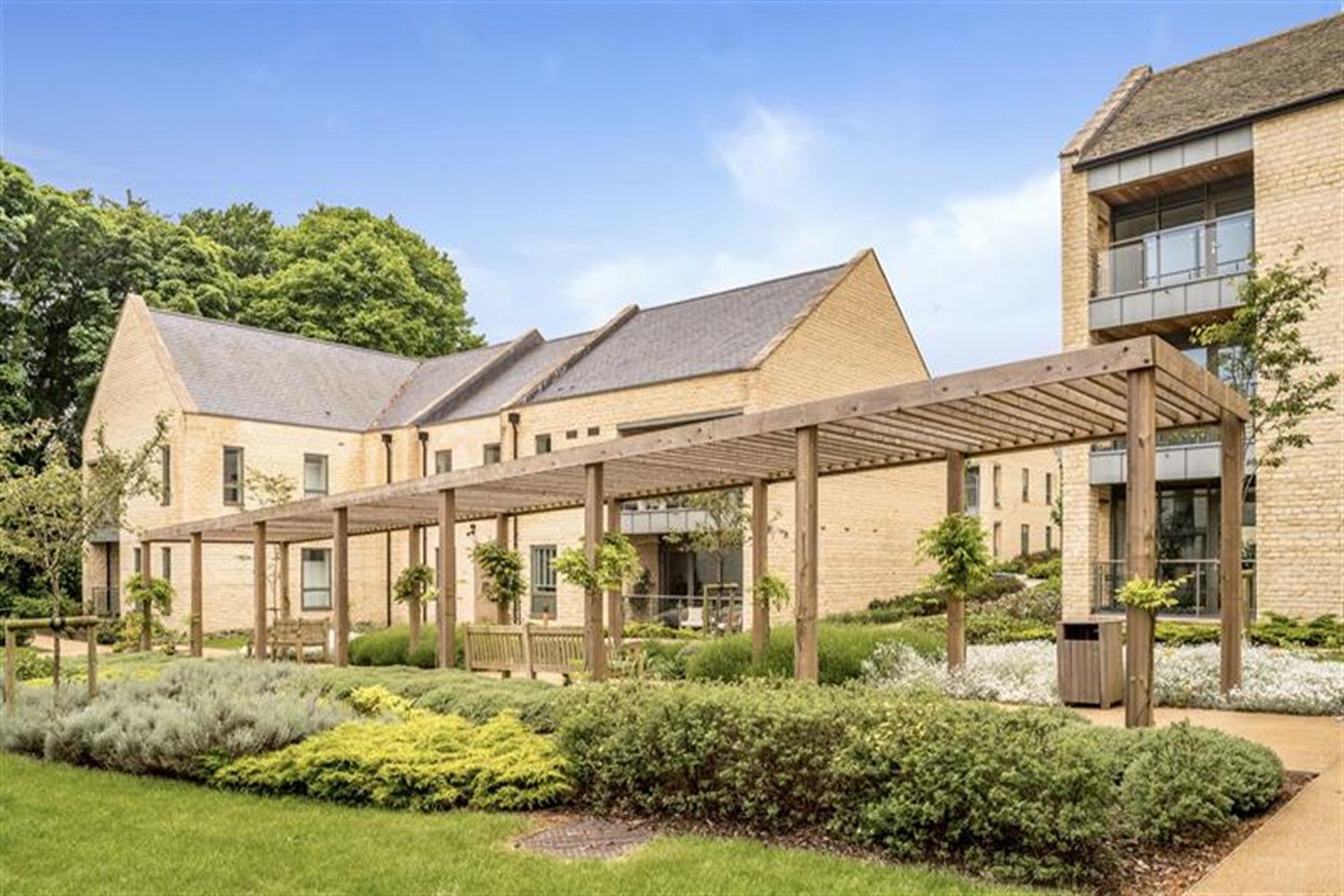 Flat Juniper Court in Cheltenham