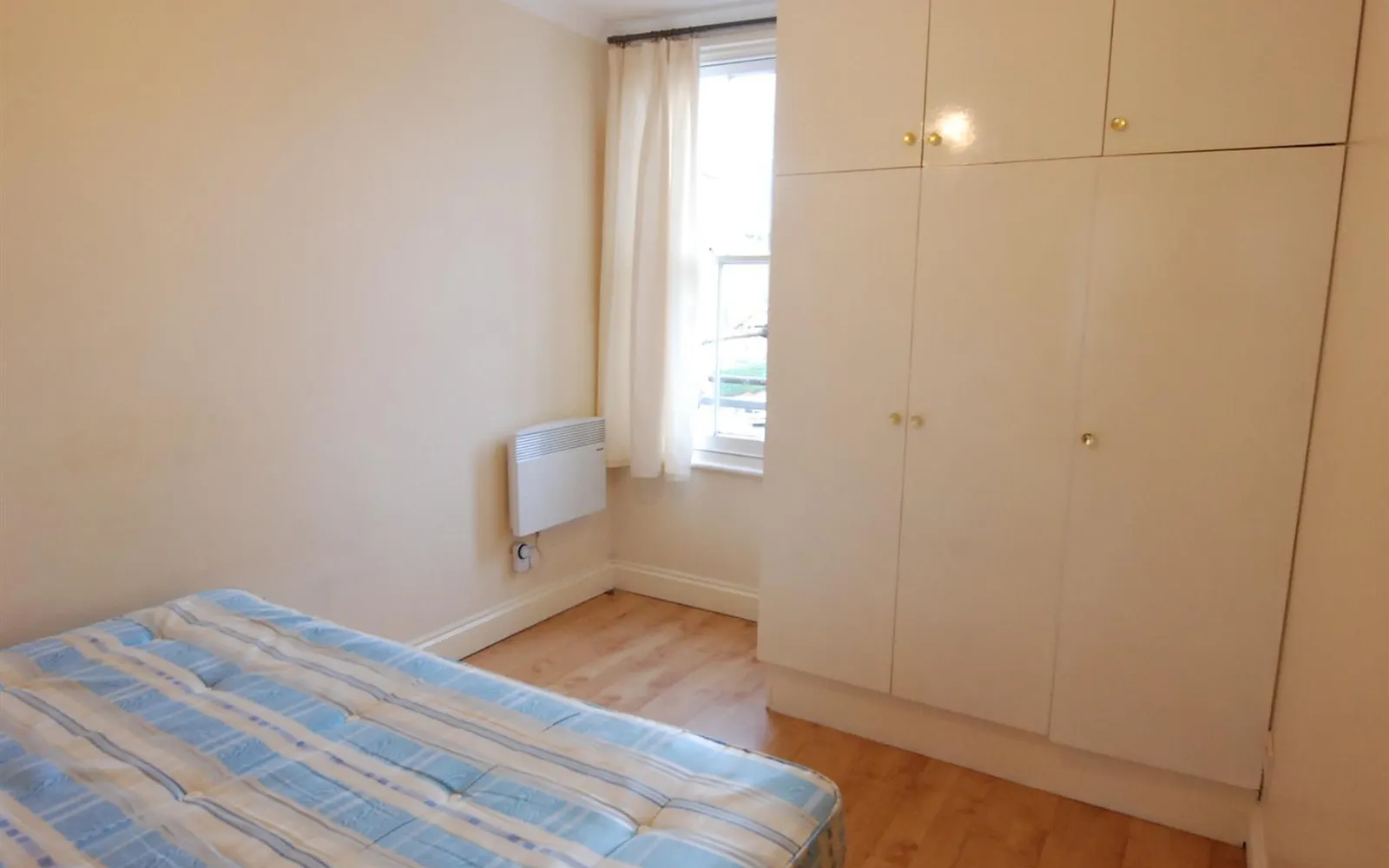 Flat Hornsey Road in Greater London