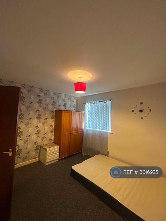 Flat Mona Street in Birkenhead