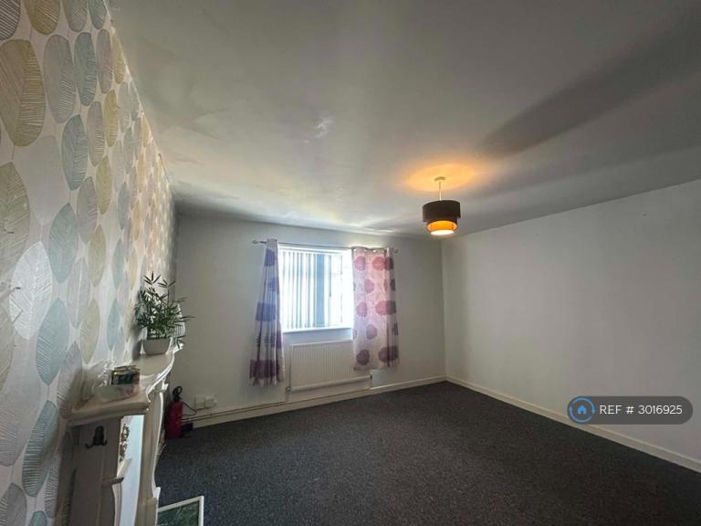 Flat Mona Street in Birkenhead