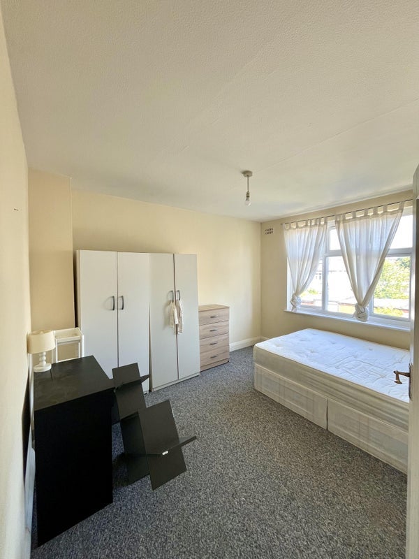 Room Tewkesbury Terrace in Greater London