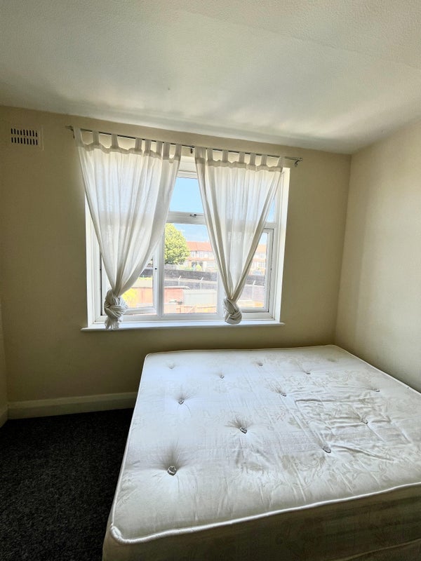 Room Tewkesbury Terrace in Greater London