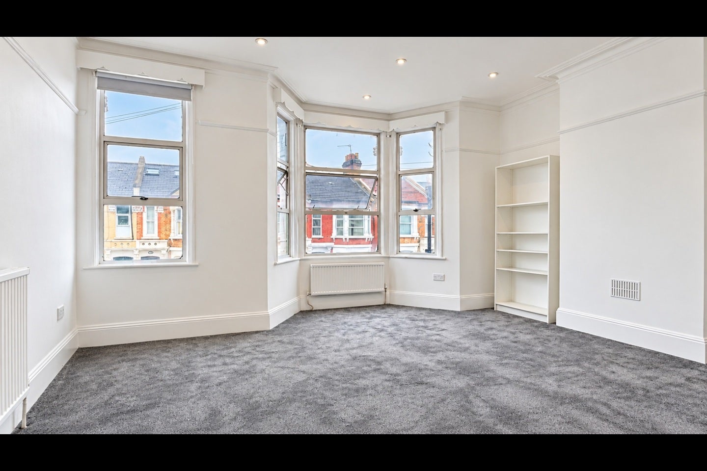 Flat Mortimer Road in Greater London